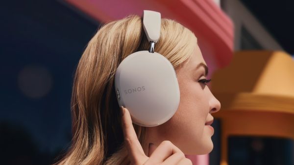 The Best Tech Gifts to Surprise Your Partner This Valentine's Day