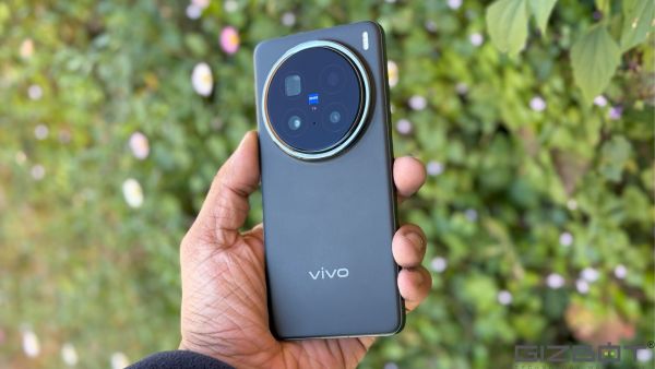 The Best Tech Gifts to Surprise Your Partner This Valentine's Day