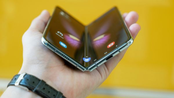 5 Things to Consider Before Buying a Foldable Smartphone in 2025