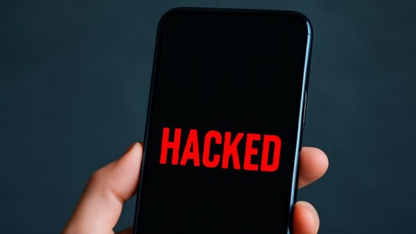 5 Smartphone Hacking Tricks People Fall for Every Day—And Why