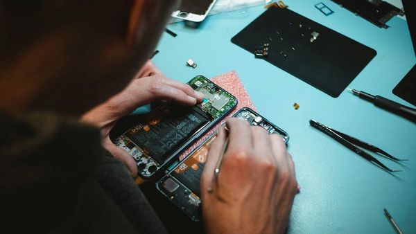 Getting Your Phone Fixed? Do This First to Keep Your Data Safe