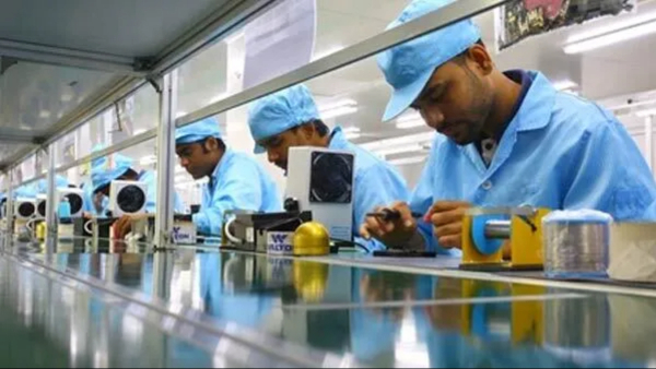 India’s Smartphone Rise Faces Major Setback with Trump’s New Tariffs India’s Smartphone Rise Faces Major Setback with Trump’s New Tariffs