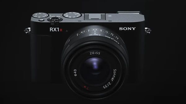 Sony’s RX1R III Brings Alpha-Class AI to a Full-Frame Compact Form