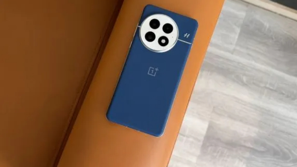 OnePlus 15 Leak Reveals Upgraded Display and New Color Variant