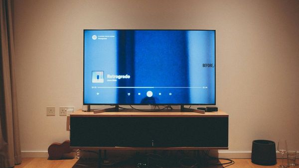 Still Watching on That Old Screen? 5 Signs It’s Time for a New TV Still Watching on That Old Screen? 5 Signs It’s Time for a New TV