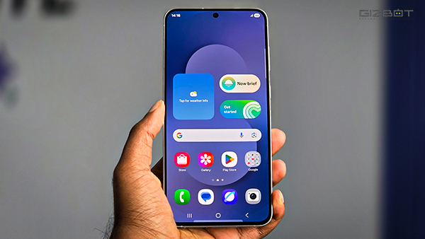 Hands-On With the Samsung Galaxy S25 FE: Subtle Refinements