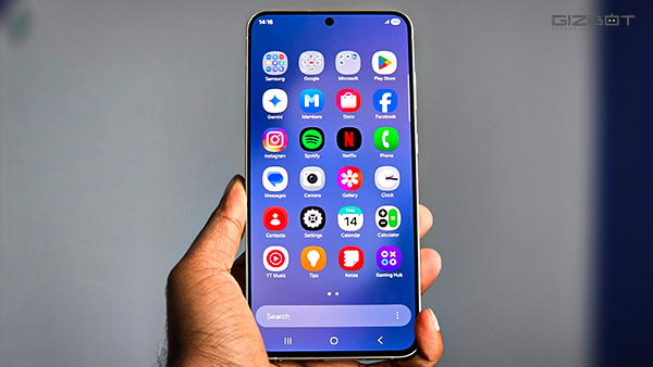 Hands-On With the Samsung Galaxy S25 FE: Subtle Refinements