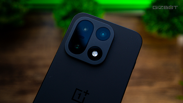 OnePlus 15 Review: The Power and Speed are Back, But at a Cost OnePlus 15 Review: The Power and Speed are Back, But at a Cost