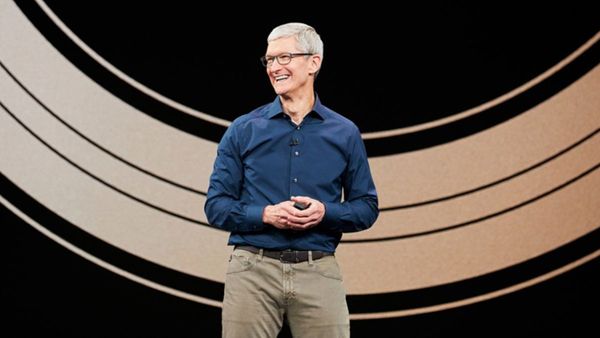 Report: Tim Cook Likely to Stay on as Apple CEO Through 2026