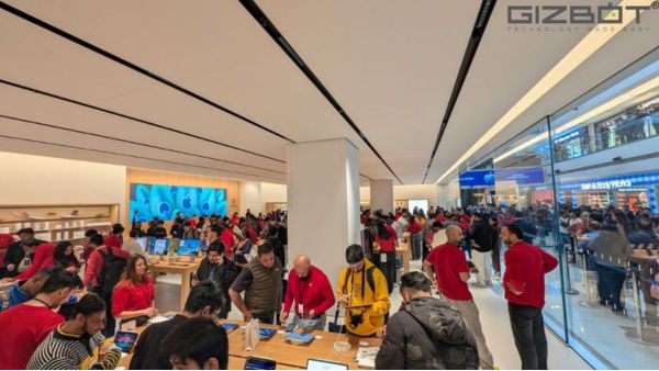Apple Opens New Retail Store In Noida At DLF Mall of India