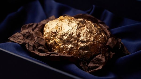 This $12,000 Caviar Gift Keeps The Phone A Secret Until The Very End