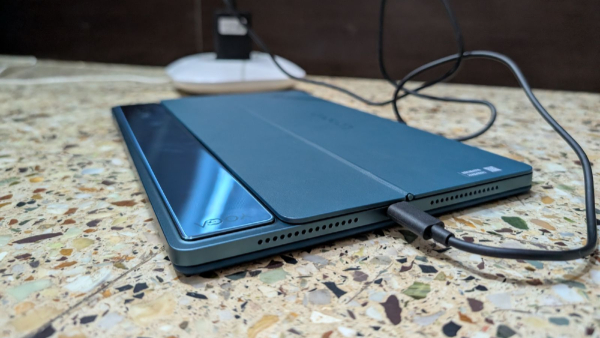 Lenovo Yoga Tab Plus Review: A Capable iPad Alternative with Caveats Lenovo Yoga Tab Plus Review: A Capable iPad Alternative with Caveats