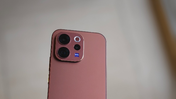 Vivo V70 vs OPPO Reno15: Which Compact Phone Should You Consider?