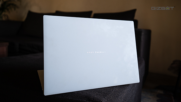 Asus Zenbook S16 Review: Ports and Connectivity