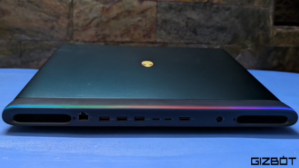 Alienware 18 Area 51: Ports and Connectivity
