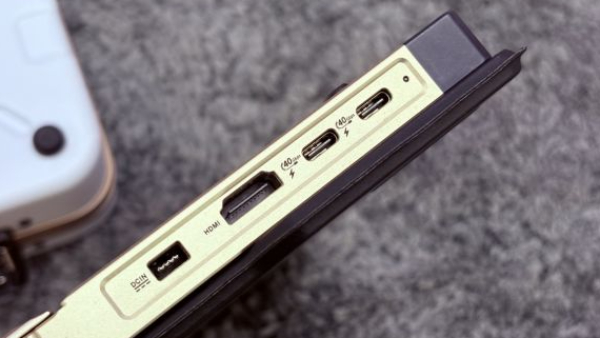 ASUS ROG Flow Z13-KJP Review: Ports and Connectivity