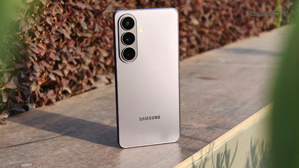 Samsung Galaxy S26 Review: Still the Comfort Food of Flagship Phones Samsung Galaxy S26 Review: Still the Comfort Food of Flagship Phones