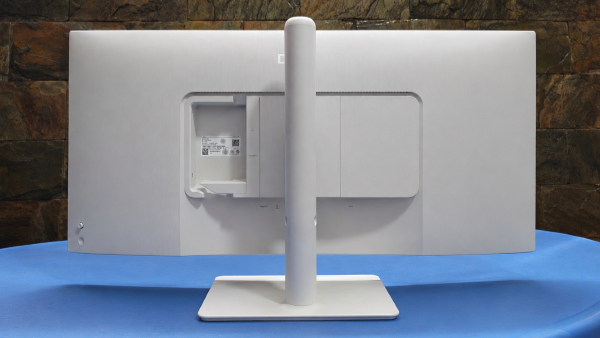 Dell 34 Plus USB-C Monitor Review: Design and Compactness