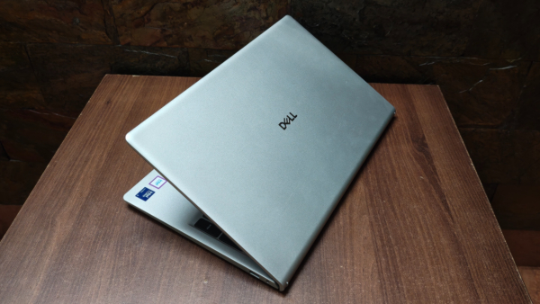 Dell 15 (2026) Review: Design and Build