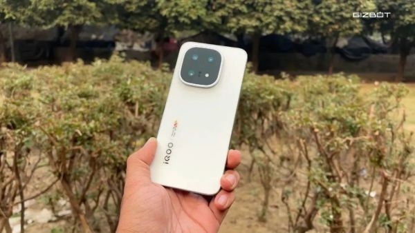 iQOO 16 New Leak Reveals 8,500mAh Battery, Symmetrical Dual Speakers iQOO 16 New Leak Reveals 8,500mAh Battery, Symmetrical Dual Speakers