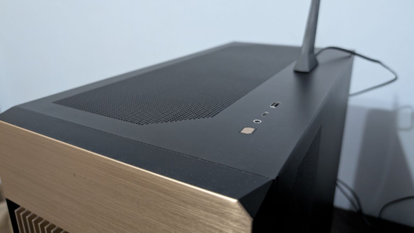 Zotac Gaming Alloy mATX Case Review: Connectivity and Ports