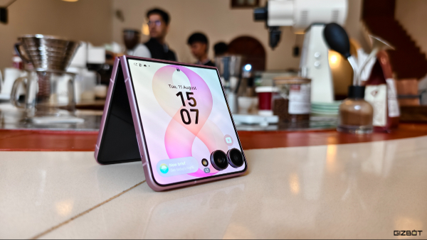 Samsung Galaxy Z Flip8 Review: Design and Build