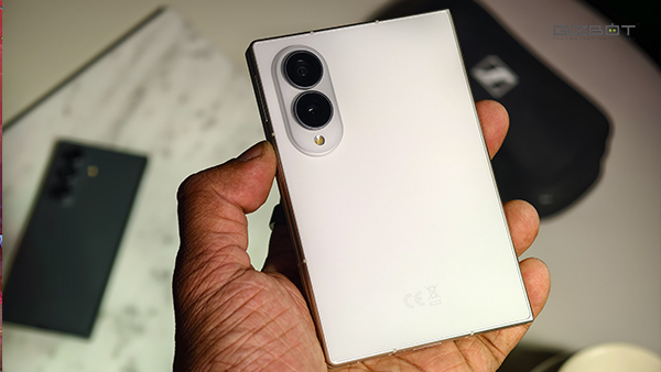Samsung Galaxy Z Fold8 Gets a Price Cut on Flipkart: Check Deal Here Samsung Galaxy Z Fold8 Gets a Price Cut on Flipkart: Check Deal Here