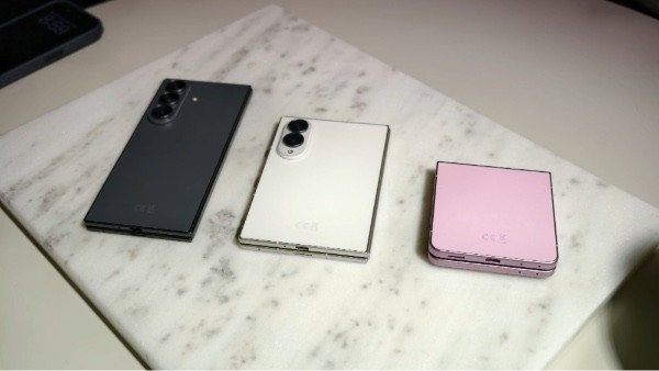 How Samsung Stayed Number One While the Phone Market Crashed How Samsung Stayed Number One While the Phone Market Crashed