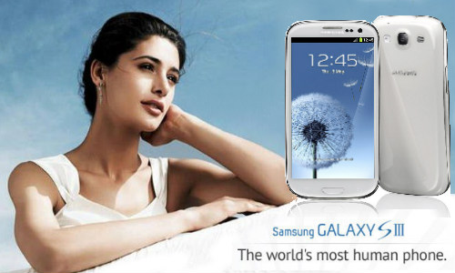 ಸ್ಯಾಮ್ಸಂಗ್ ಗ್ಯಾಲಕ್ಸಿ S3 ಕೈ ಹಿಡಿದ ನರ್ಗಿಸ್ ಫಾಕ್ರಿ ಸ್ಯಾಮ್ಸಂಗ್ ಗ್ಯಾಲಕ್ಸಿ S3 ಕೈ ಹಿಡಿದ ನರ್ಗಿಸ್ ಫಾಕ್ರಿ