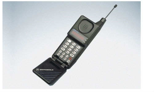 4.Motorola MicroTAC-