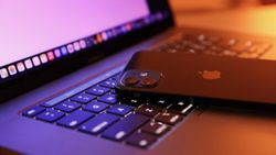 Apple: ಆಪಲ್‌ ಐಫೋನ್ 12 ಹಾಗೂ M2 ಮ್ಯಾಕ್‌ಬುಕ್‌ ಏರ್‌ನಲ್ಲಿ ದೋಷ  