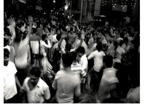 ಹೆಚ್ಚು ಜನಸಂದಣಿ ಪ್ರದೇಶದಲ್ಲಿ ಎಚ್ಚರವಾಗಿರಿ: ಹೆಚ್ಚು ಜನಸಂದಣಿ ಪ್ರದೇಶದಲ್ಲಿ ಎಚ್ಚರವಾಗಿರಿ: