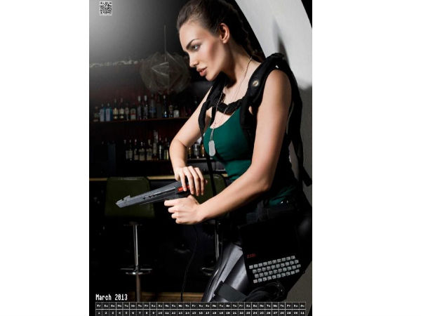  ಕಂಪ್ಯೂಟರ್ ಮುಂದೆ ಹಾಟ್‌ ಹಾಟ್ ಬೆಡಗಿಯರು