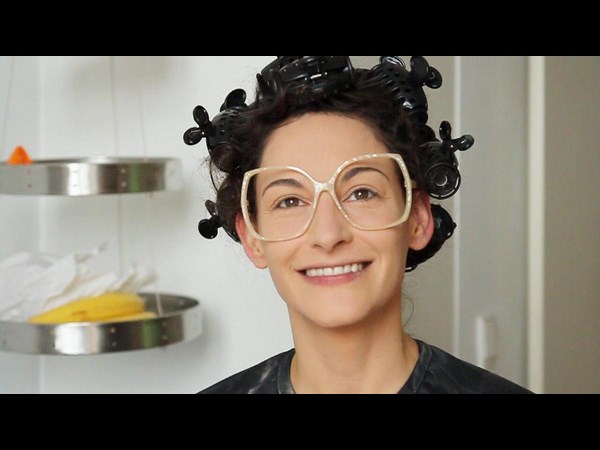  ಕಂಪ್ಯೂಟರ್ ಮುಂದೆ ಹಾಟ್‌ ಹಾಟ್ ಬೆಡಗಿಯರು