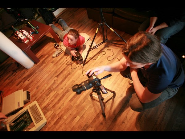  ಕಂಪ್ಯೂಟರ್ ಮುಂದೆ ಹಾಟ್‌ ಹಾಟ್ ಬೆಡಗಿಯರು