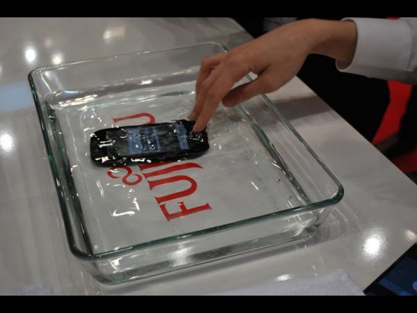 ಸ್ನಾನ ಮಾಡಿಕೊಂಡೇ ಮೊಬೈಲ್‌ನಲ್ಲಿ ಮಾತನಾಡಿ