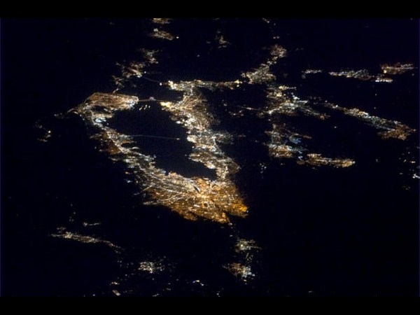 ಬಾಹ್ಯಾಕಾಶದಿಂದ ಭೂಮಿ ಹೇಗೆ ಕಾಣುತ್ತದೆ ?