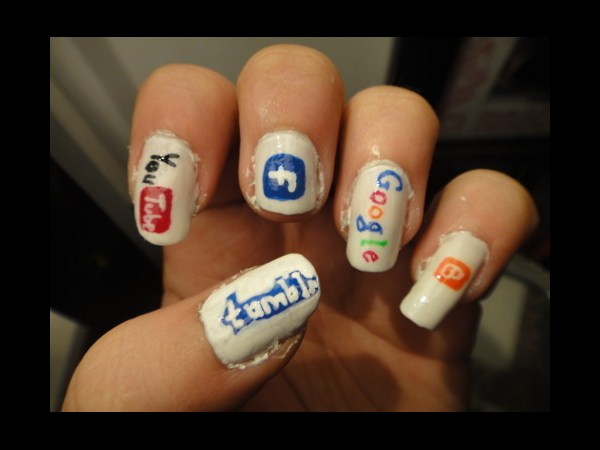 ಸೋಶಿಯಲ್‌ ಮೀಡಿಯಾದ ಹುಚ್ಚು ಅಭಿಮಾನಿಗಳು