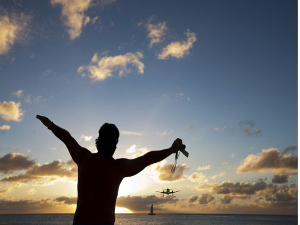 ನಿಮ್ಮ ತಲೆಯ ಸಮೀಪವೇ ವಿಮಾನ ಹಾರುತ್ತೆ.!