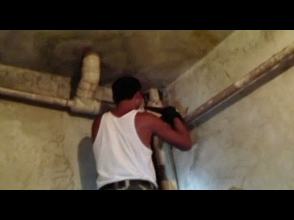  ಟಾಯ್ಲೆಟ್ ಪೈಪ್‌ನಲ್ಲಿ ಸಿಕ್ಕಿಬಿದ್ದ ಮಗುವನ್ನು ರಕ್ಷಣೆ ಮಾಡಿದ್ದು ಹೇಗೆ ?