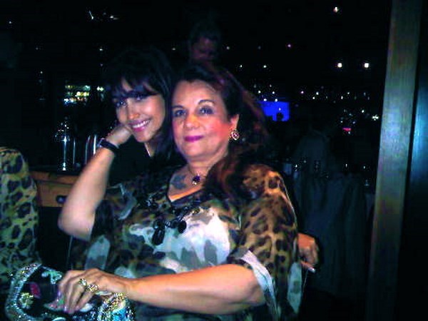  ಜಿಯಾ ಖಾನ್‌ ಟ್ವೀಟರ್‌ ಫೋಟೋಗಳು