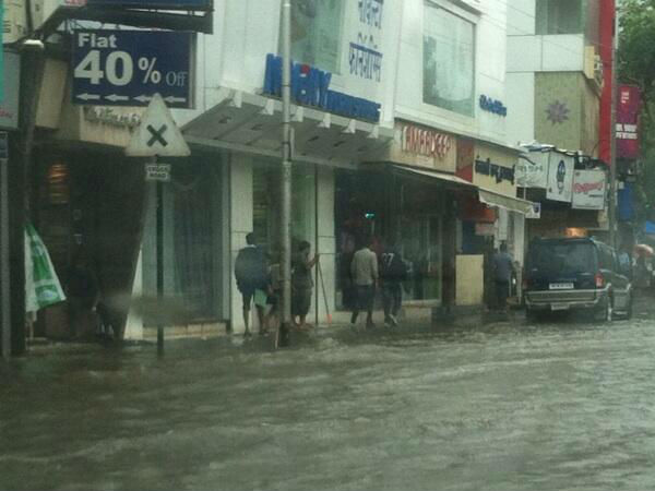  ವರುಣನ ಆರ್ಭಟ,ಮುಂಬೈ ತತ್ತರ