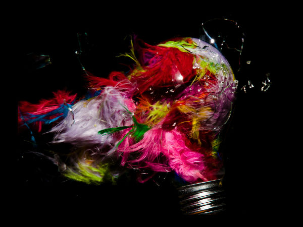 ಲೈಟ್ ಬಲ್ಬ್ ಸಿಡಿದಾಗ ಲೈಟ್ ಬಲ್ಬ್ ಸಿಡಿದಾಗ