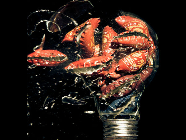 ಲೈಟ್ ಬಲ್ಬ್ ಸಿಡಿದಾಗ ಲೈಟ್ ಬಲ್ಬ್ ಸಿಡಿದಾಗ