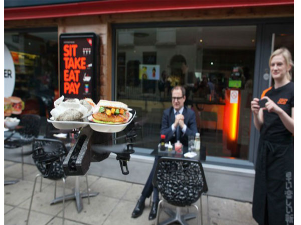  ಸಪ್ಲೈಯರ್‌ ಇಲ್ಲದೇ ಹಾರಿಕೊಂಡು ಬರುತ್ತೆ ಊಟ ತಿಂಡಿ!