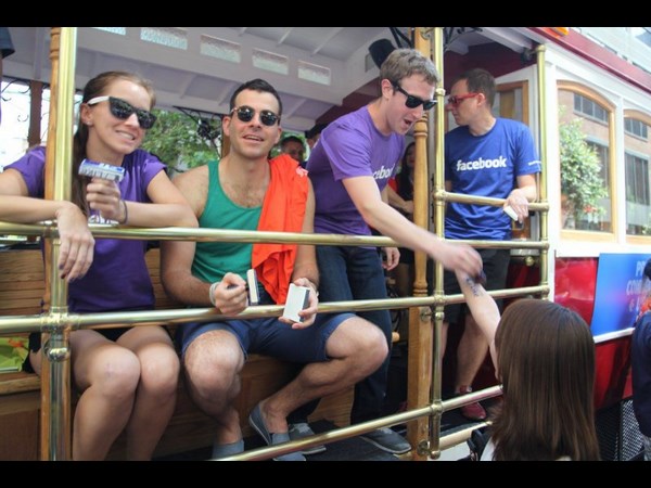 ಸಲಿಂಗಿಗಳೊಂದಿಗೆ ಹಜ್ಜೆ ಹಾಕಿದ ಜುಕರ್‌ಬರ್ಗ್ !