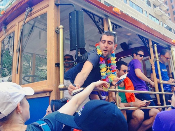 ಸಲಿಂಗಿಗಳೊಂದಿಗೆ ಹಜ್ಜೆ ಹಾಕಿದ ಜುಕರ್‌ಬರ್ಗ್ !