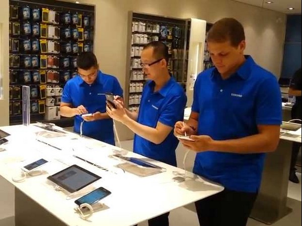 ಆಪಲ್ ಐಡಿಯಾವನ್ನು ಸ್ಯಾಮ್ಸಂಗ್ ನಕಲಿ ಮಾಡಿದಾಗ! ಆಪಲ್ ಐಡಿಯಾವನ್ನು ಸ್ಯಾಮ್ಸಂಗ್ ನಕಲಿ ಮಾಡಿದಾಗ!