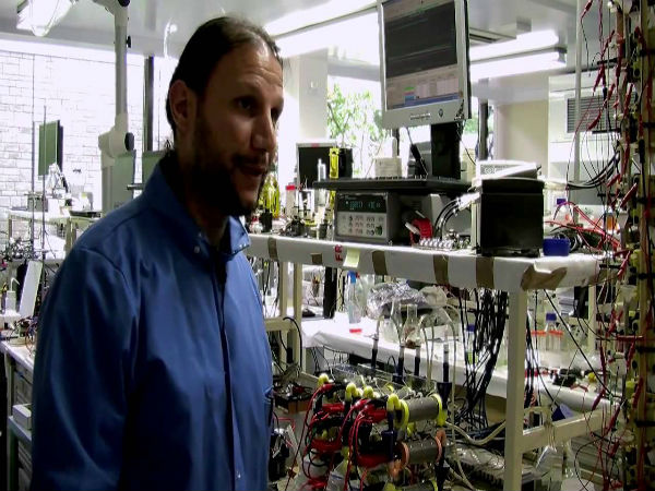 ಮೂತ್ರದಿಂದಲೂ ಮೊಬೈಲ್ ಫೋನ್ ಚಾರ್ಜ್ ಮಾಡಬಹುದಂತೆ! ಮೂತ್ರದಿಂದಲೂ ಮೊಬೈಲ್ ಫೋನ್ ಚಾರ್ಜ್ ಮಾಡಬಹುದಂತೆ!