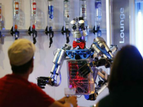 ಮದ್ಯ ಸರಬರಾಜು ಮಾಡುತ್ತಾನೆ ಈ ರೊಬೋಟ್‌